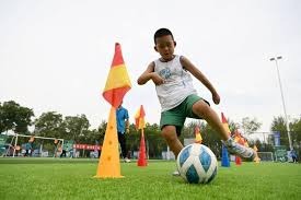 中国香港羽毛球公开赛：翁泓阳2-0战胜田中涌士，晋级男单16强